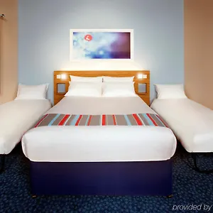 Travelodge Airport Szálloda